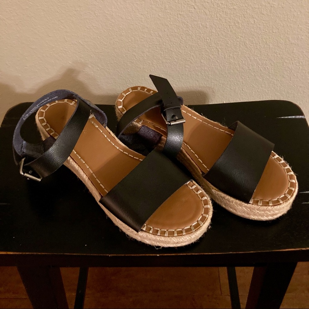 CUTE platform sandals!!! Pretty much brand new!